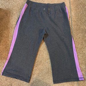 NYL grey capri pants L